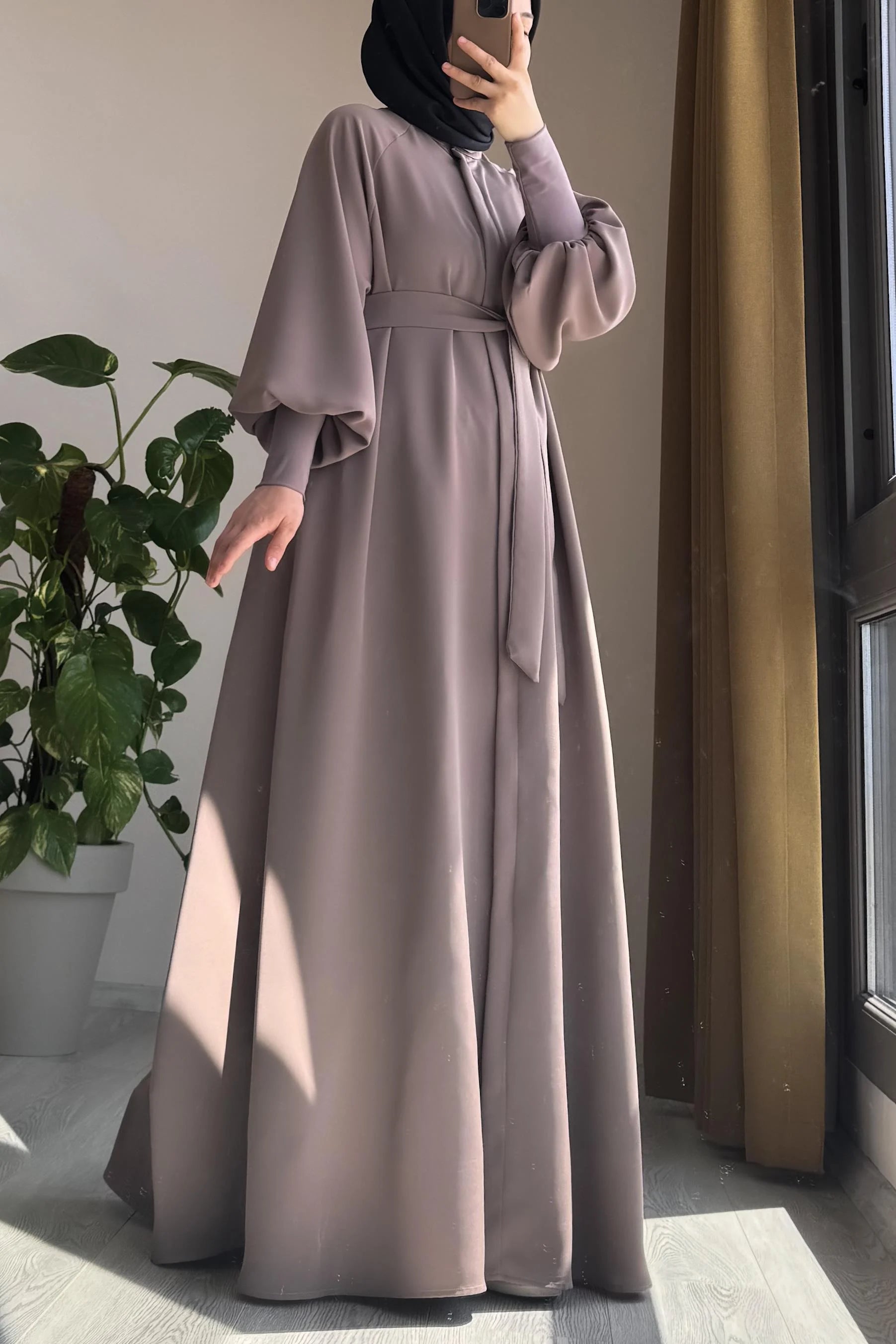 Abaya Cindy à Manches Bouffantes -collection 2026-عباءة سيندي  – لإطلالة فاخرة وأناقة مطلقة